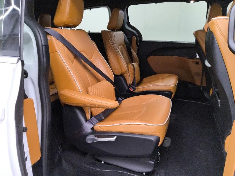 2023 CHRYSLER PACIFICA HYBRID PINNACLE 11