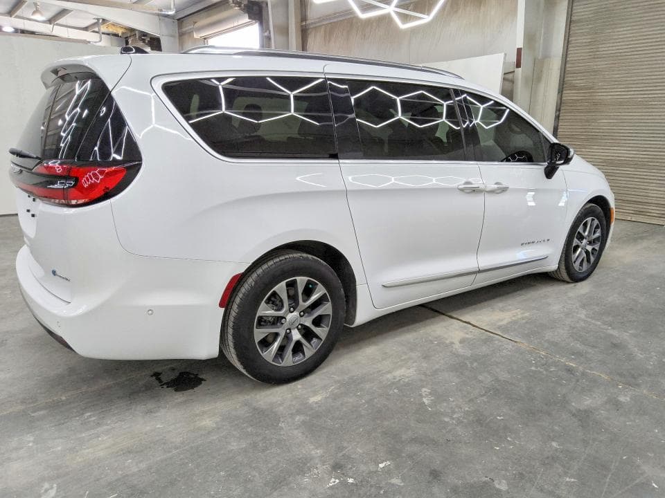 2023 CHRYSLER PACIFICA HYBRID PINNACLE 3