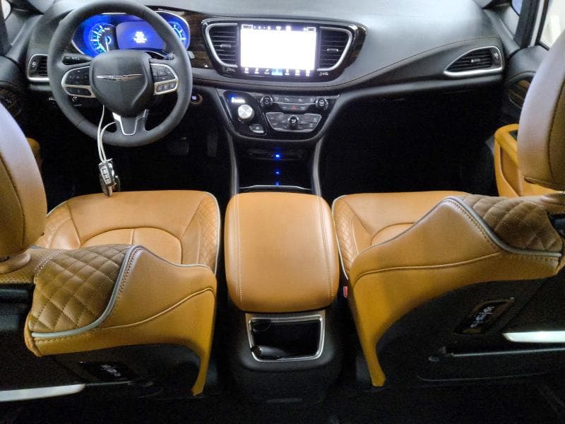 2023 CHRYSLER PACIFICA HYBRID PINNACLE 8