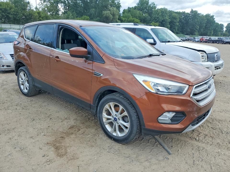 2017 FORD ESCAPE SE 4