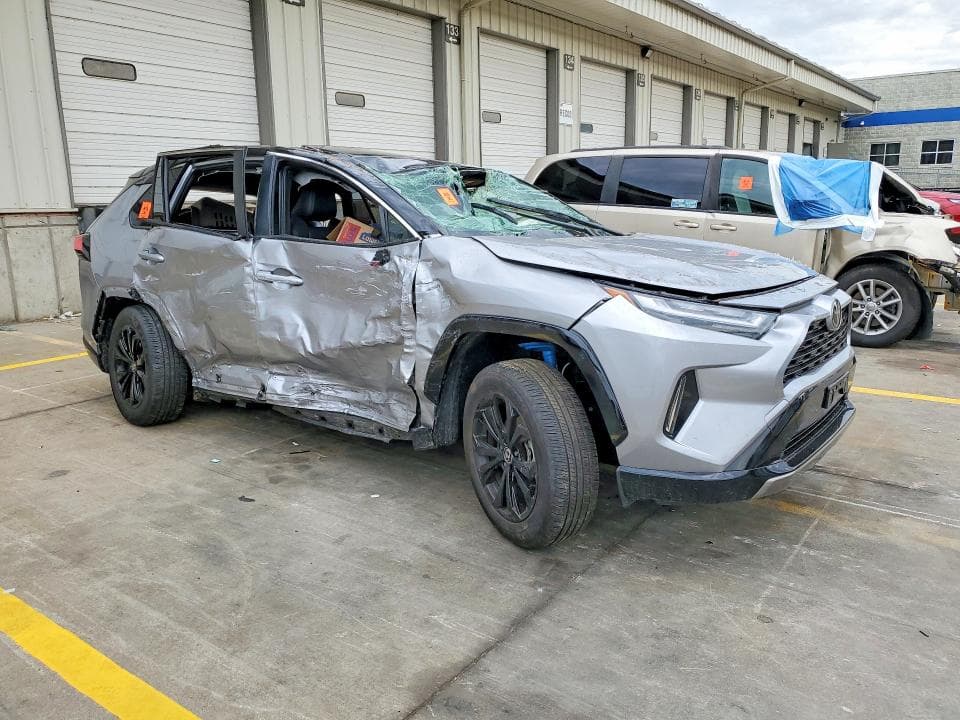 2025 TOYOTA RAV4 XSE 4