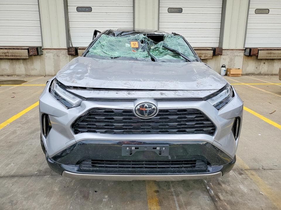 2025 TOYOTA RAV4 XSE 5