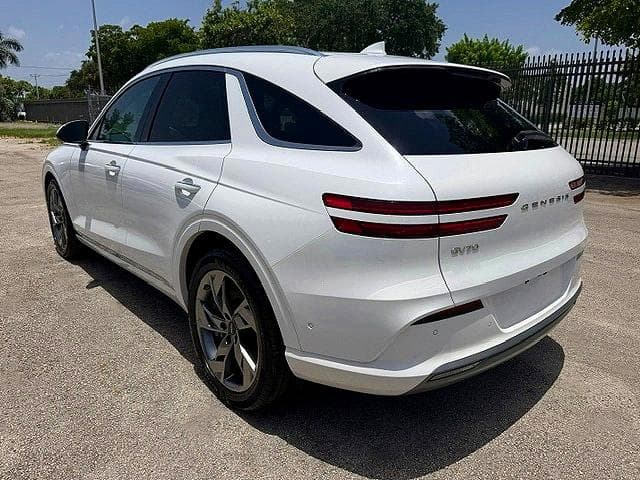 2025 GENESIS G70 2