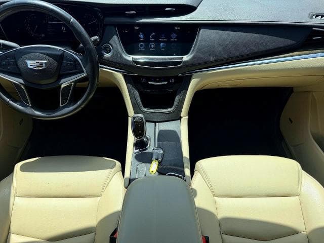 2017 CADILLAC XT5 8