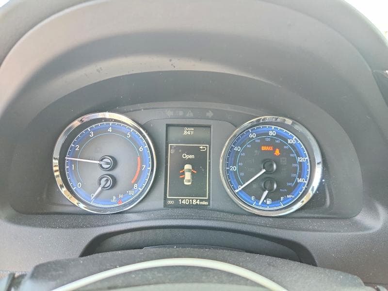 2018 TOYOTA COROLLA SE 9