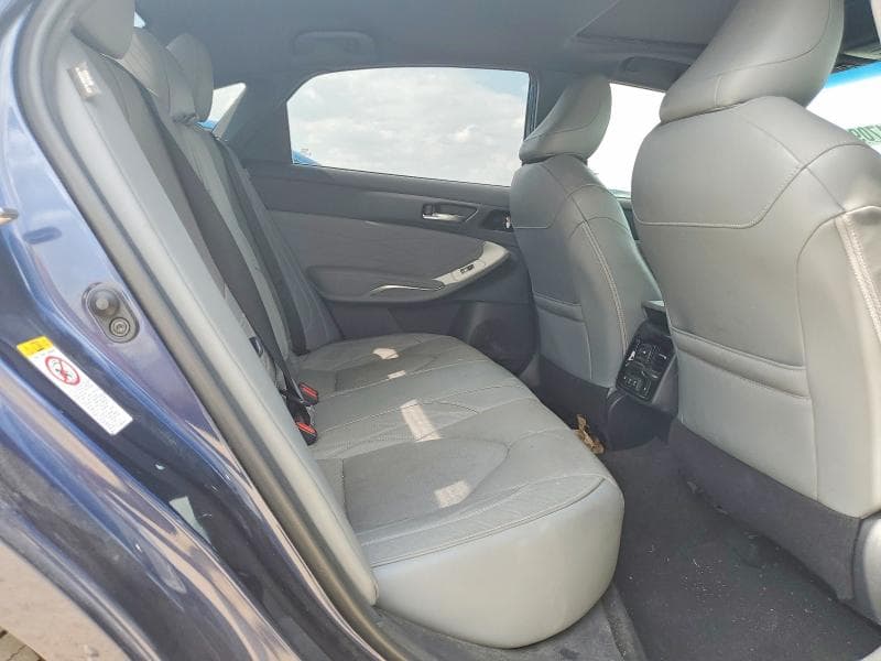 2019 TOYOTA AVALON LIMITED 10