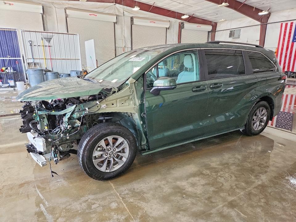 2022 TOYOTA SIENNA LE - 1