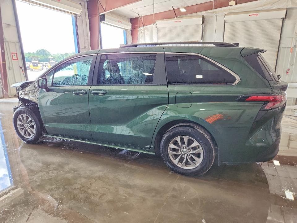 2022 TOYOTA SIENNA LE 2