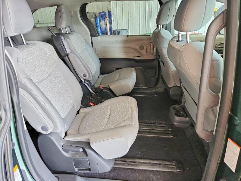2022 TOYOTA SIENNA LE 11