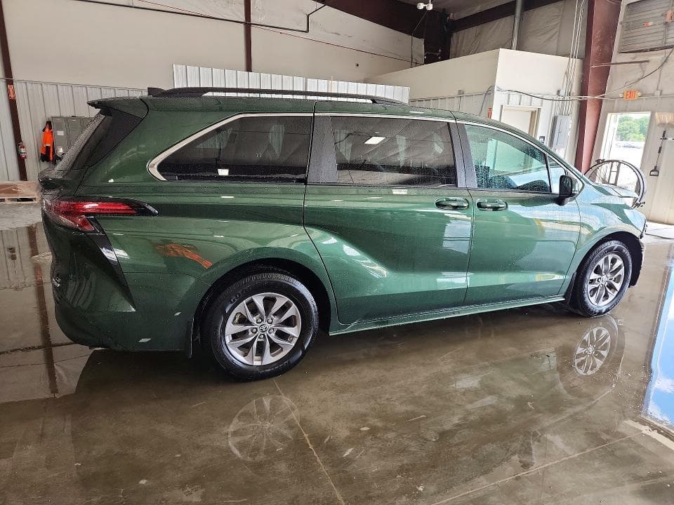 2022 TOYOTA SIENNA LE 3