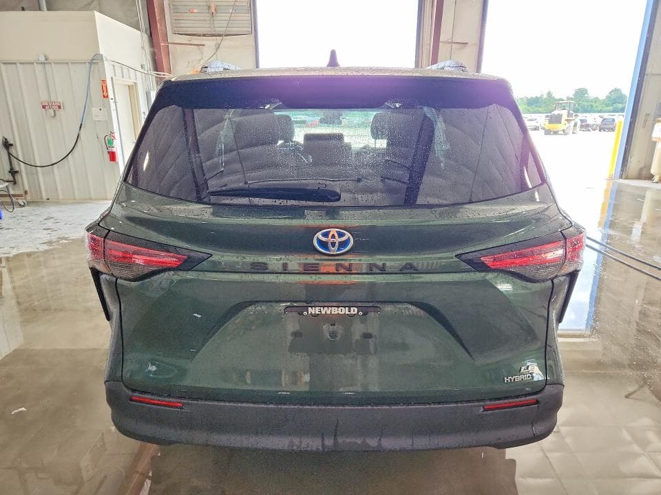 2022 TOYOTA SIENNA LE 6