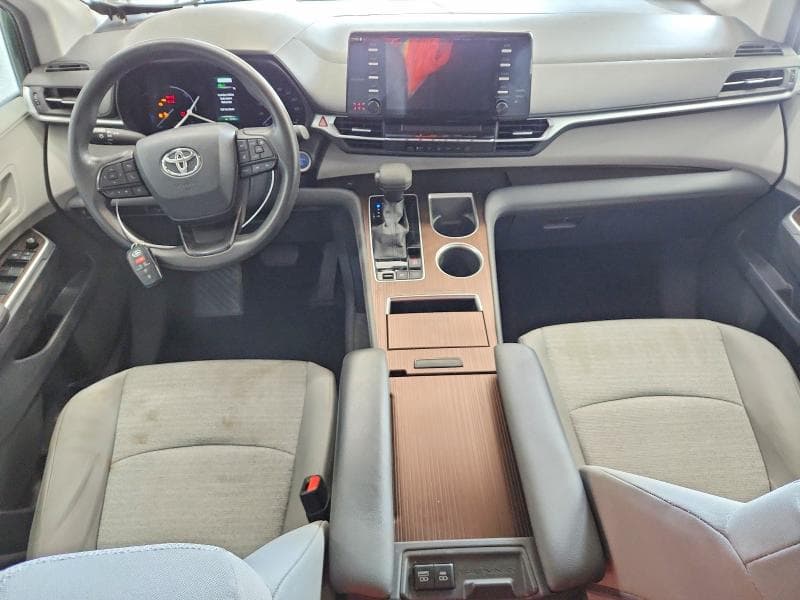 2022 TOYOTA SIENNA LE 8