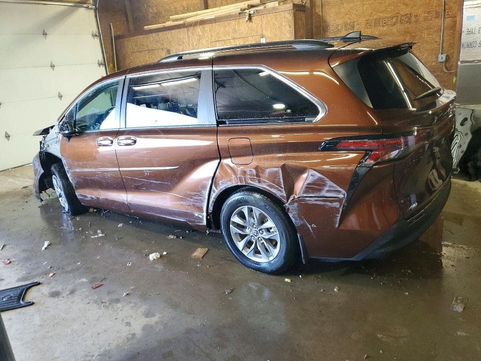 2024 TOYOTA SIENNA XLE 7-PASSENGER 2