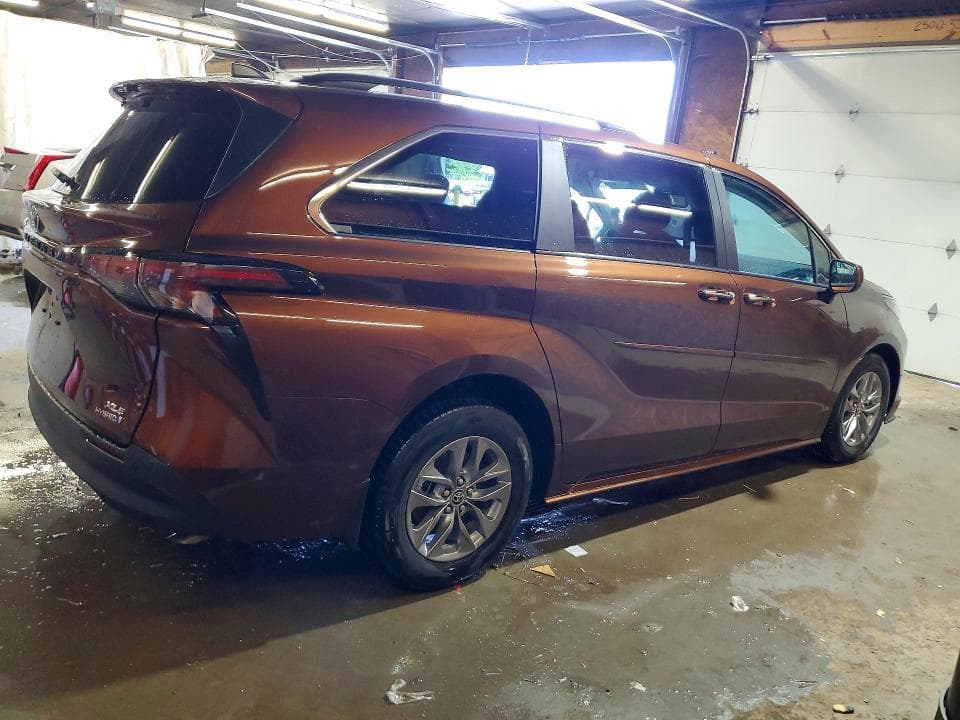 2024 TOYOTA SIENNA XLE 7-PASSENGER 3