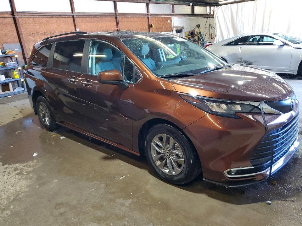 2024 TOYOTA SIENNA XLE 7-PASSENGER 4