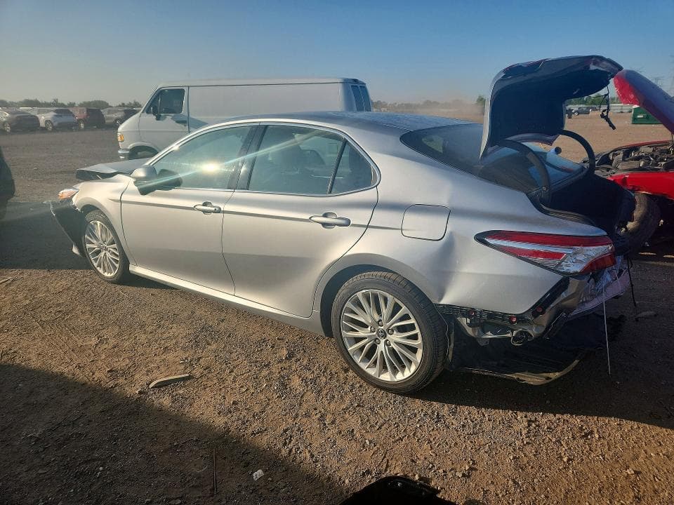 2018 TOYOTA CAMRY XLE 2