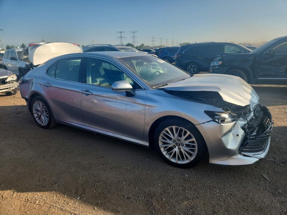 2018 TOYOTA CAMRY XLE 4