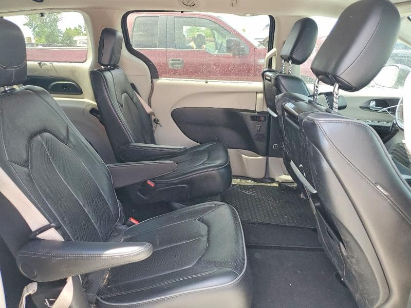 2017 CHRYSLER PACIFICA LIMITED 11