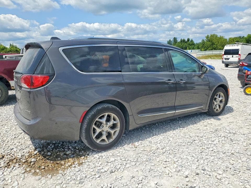 2017 CHRYSLER PACIFICA LIMITED 3