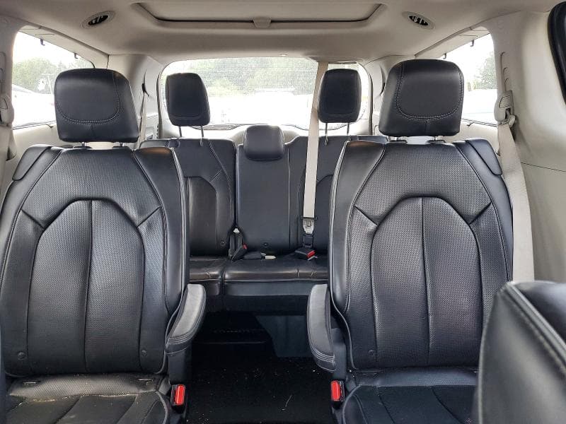 2017 CHRYSLER PACIFICA LIMITED 10