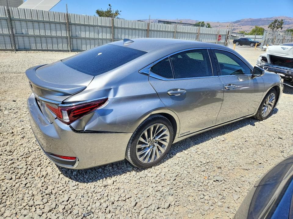 2020 LEXUS ES 300H LUXURY 3