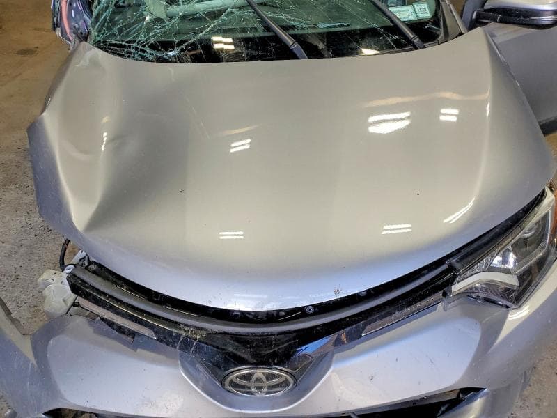 2018 TOYOTA RAV4 XLE 11