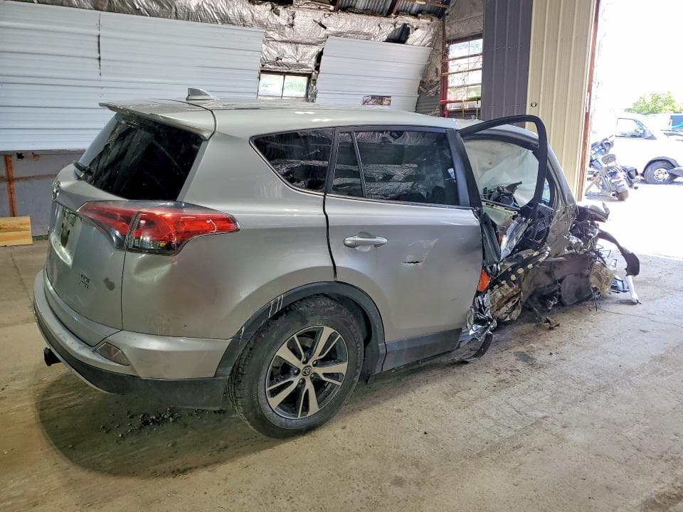2018 TOYOTA RAV4 XLE 3