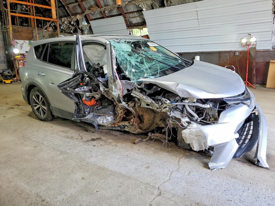 2018 TOYOTA RAV4 XLE 4