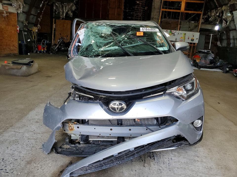 2018 TOYOTA RAV4 XLE 5