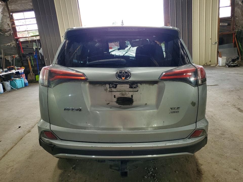 2018 TOYOTA RAV4 XLE 6