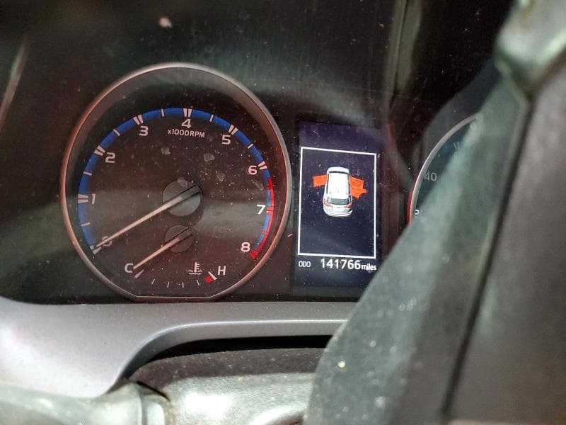 2018 TOYOTA RAV4 XLE 9