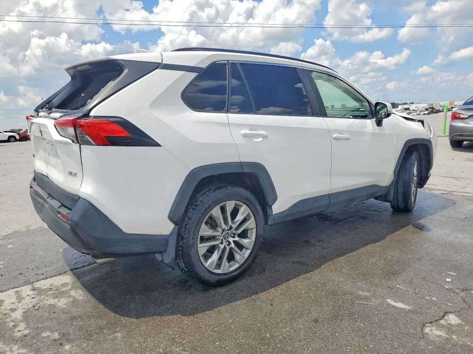 2019 TOYOTA RAV4 XLE PREMIUM 3