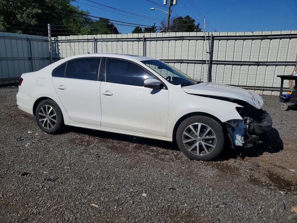 2017 VOLKSWAGEN JETTA SE 4