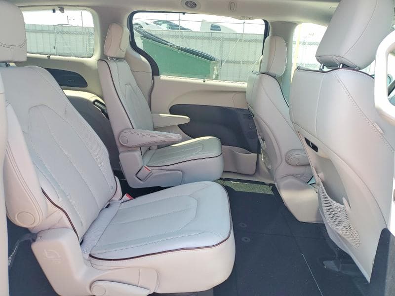 2017 CHRYSLER PACIFICA LIMITED LIMITED 11