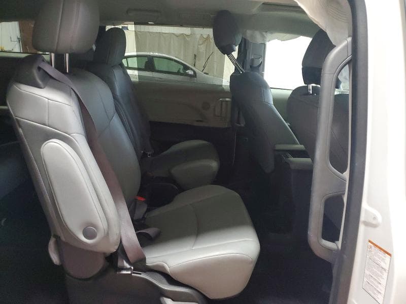 2023 TOYOTA SIENNA XLE 11