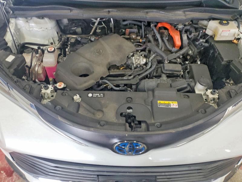 2023 TOYOTA SIENNA XLE 12
