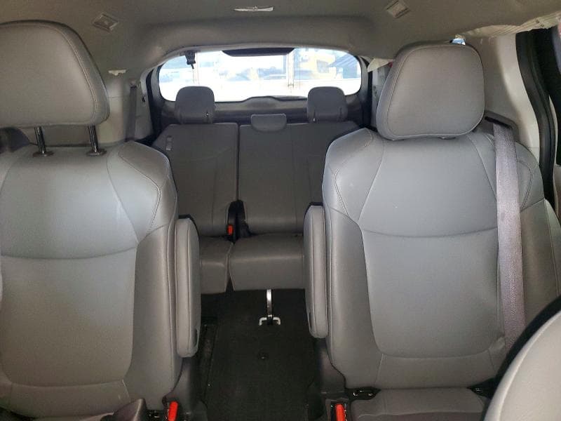 2023 TOYOTA SIENNA XLE 10