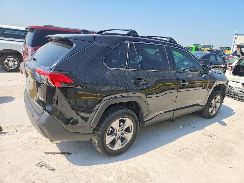 2024 TOYOTA RAV4 XLE 3