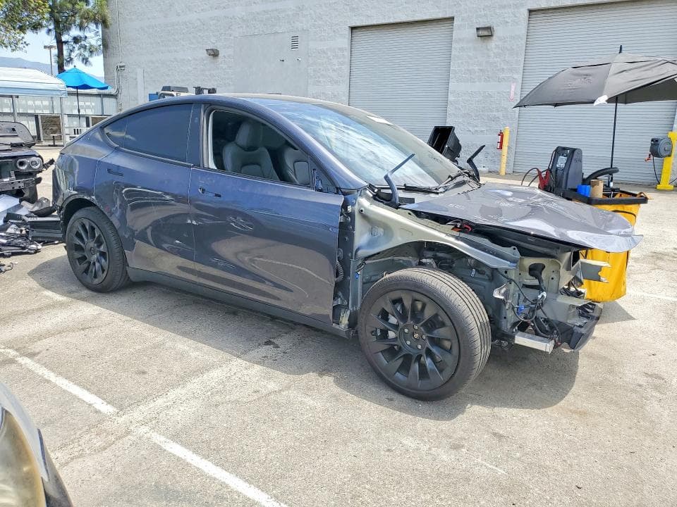 2023 TESLA MODEL Y 4