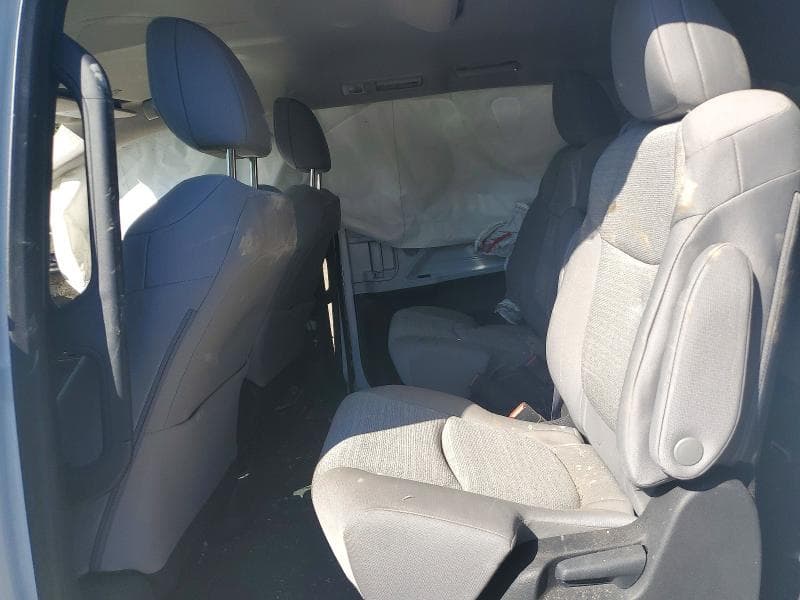 2025 TOYOTA SIENNA LE 11