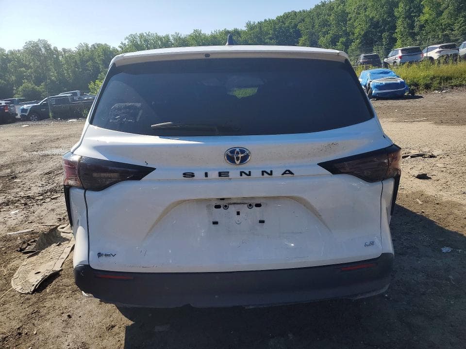 2025 TOYOTA SIENNA LE 6