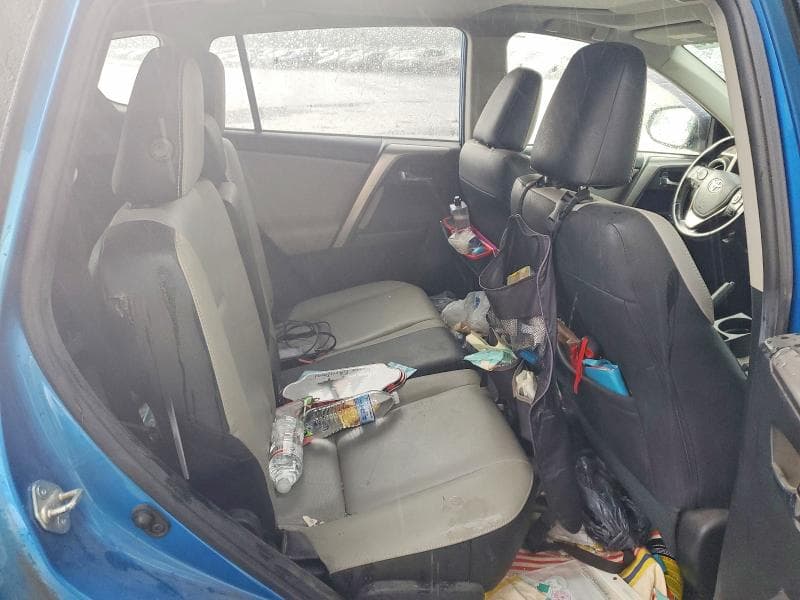 2017 TOYOTA RAV4 XLE 11