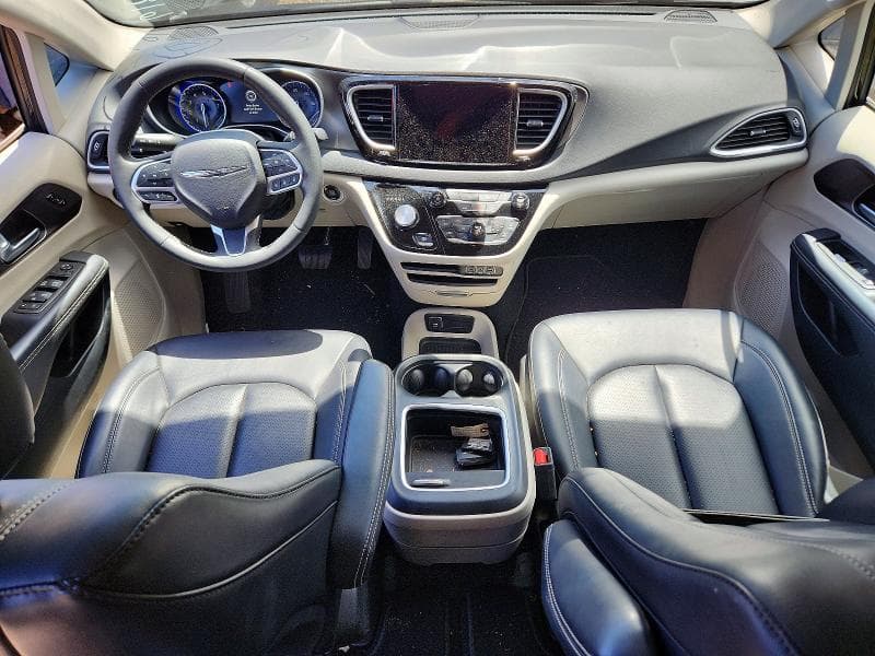 2024 CHRYSLER PACIFICA TOURING L 8
