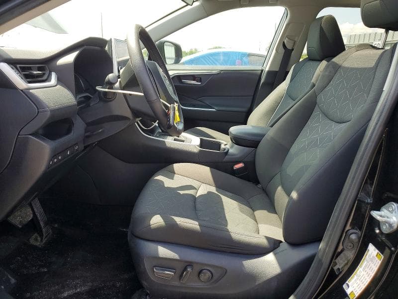 2024 TOYOTA RAV4 XLE 7