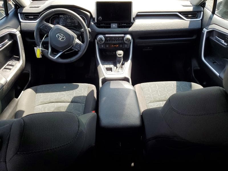 2024 TOYOTA RAV4 XLE 8