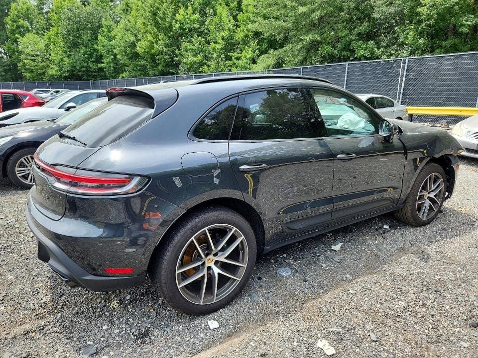 2024 PORSCHE MACAN BASE 3