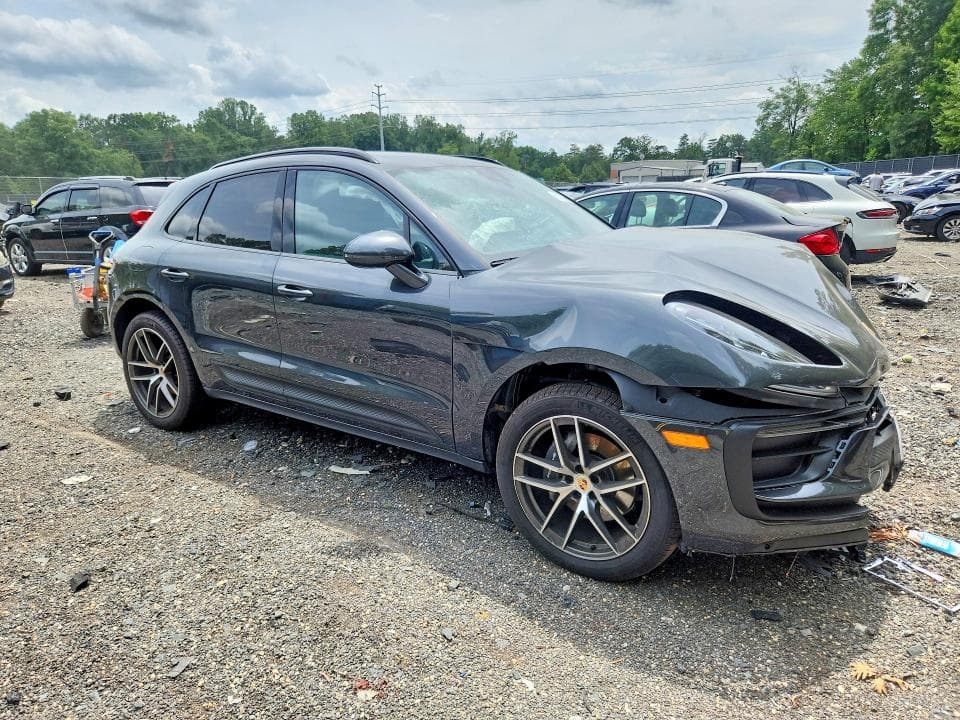 2024 PORSCHE MACAN BASE 4