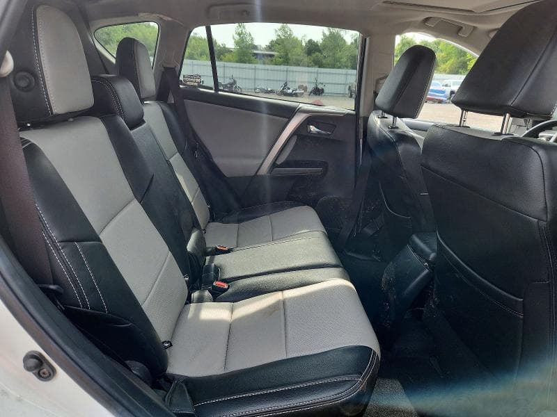 2017 TOYOTA RAV4 XLE 11