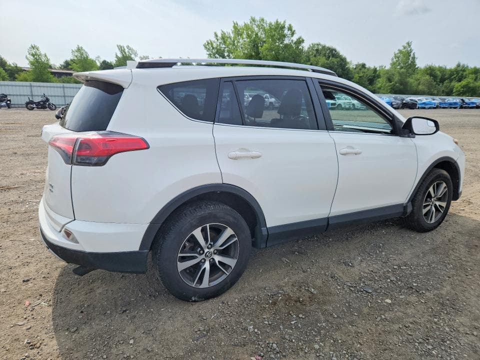 2017 TOYOTA RAV4 XLE 3