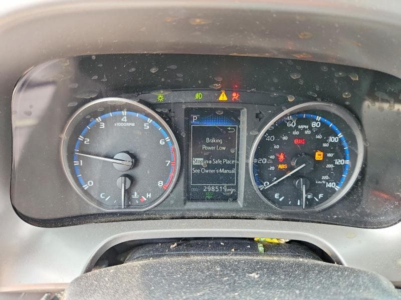 2017 TOYOTA RAV4 XLE 9